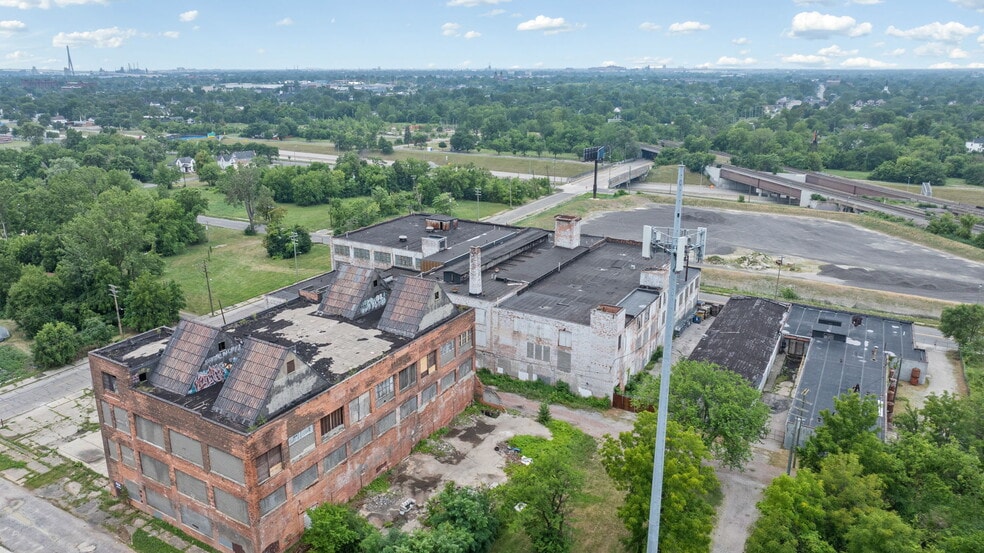 More Photos Of 4444 Lawton Ave, Detroit Warehouse For Sale