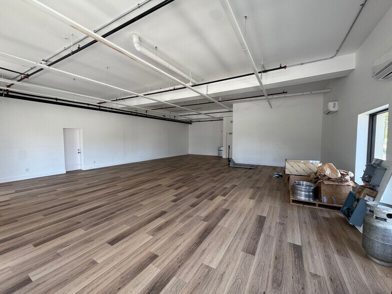 More Photos Of 980 Little East Neck Rd, West Babylon Showroom For Sale