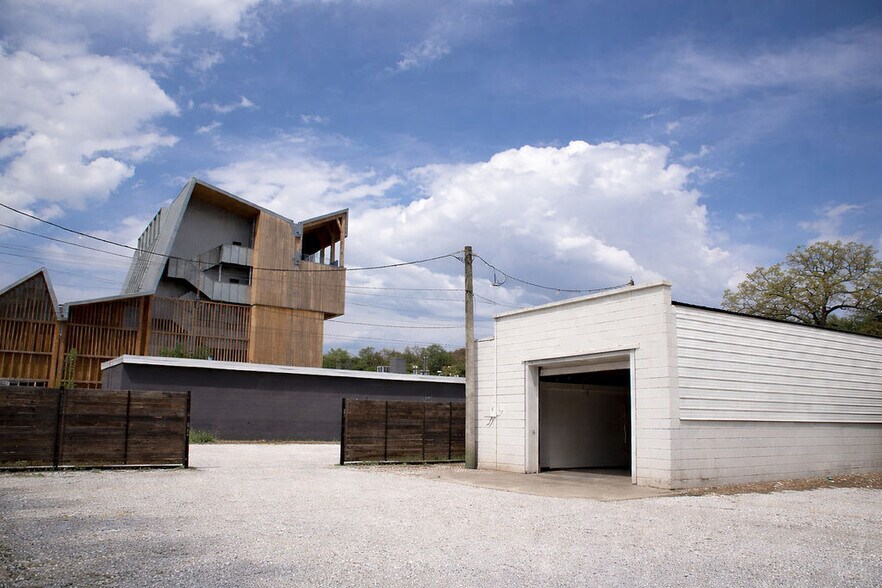 More Photos Of 563-565 MLK Jr Blvd, Fayetteville Freestanding For Lease