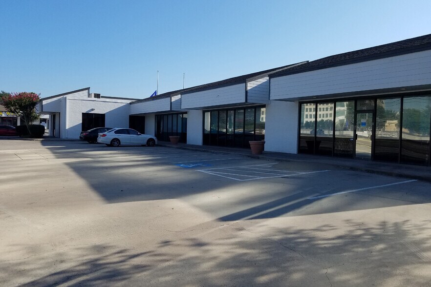 More Photos Of 14500 N Dallas Pky, Dallas Unknown For Lease