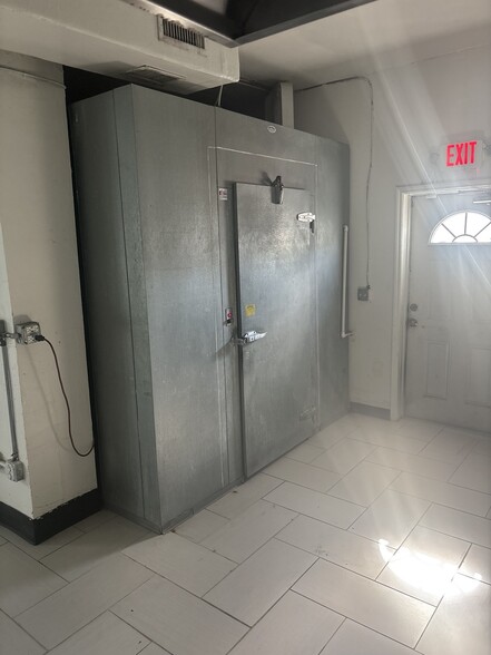 More Photos Of 2211 N Dixie Hwy, Lake Worth Freestanding For Lease