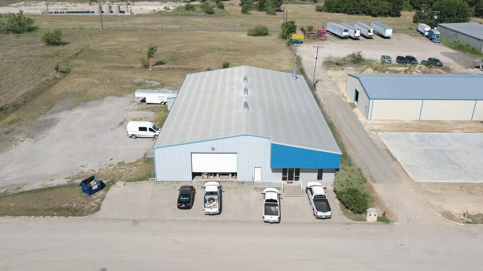 More Photos Of 328 Thomas Pl, Everman Manufacturing For Sale