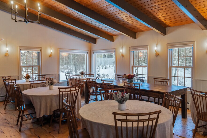 More Photos Of 54 Red Clover Ln, Mendon Hotel For Sale