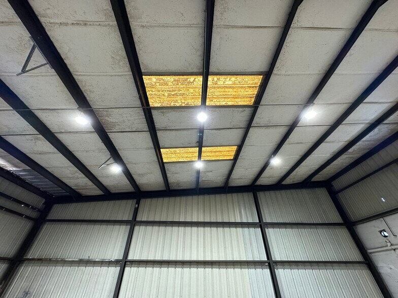 More Photos Of 1604 Olive St, Lakeland Industrial For Sale