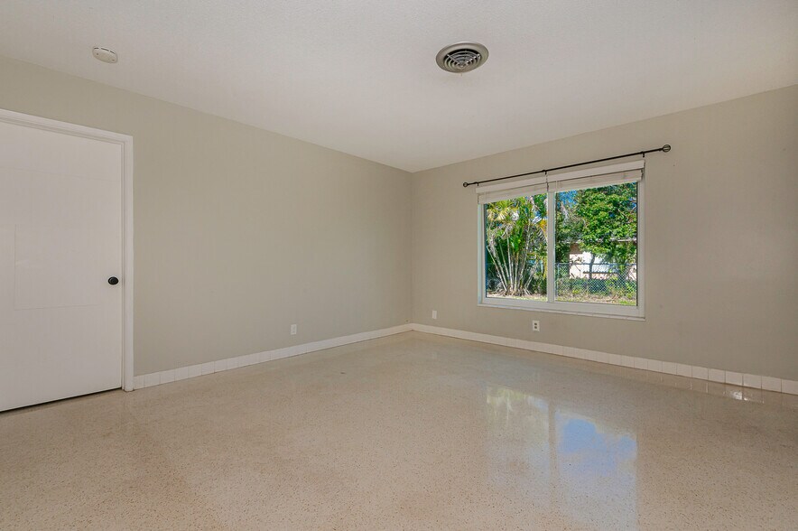 More Photos Of 321 SE 1st Ave, Pompano Beach Multifamily For Sale