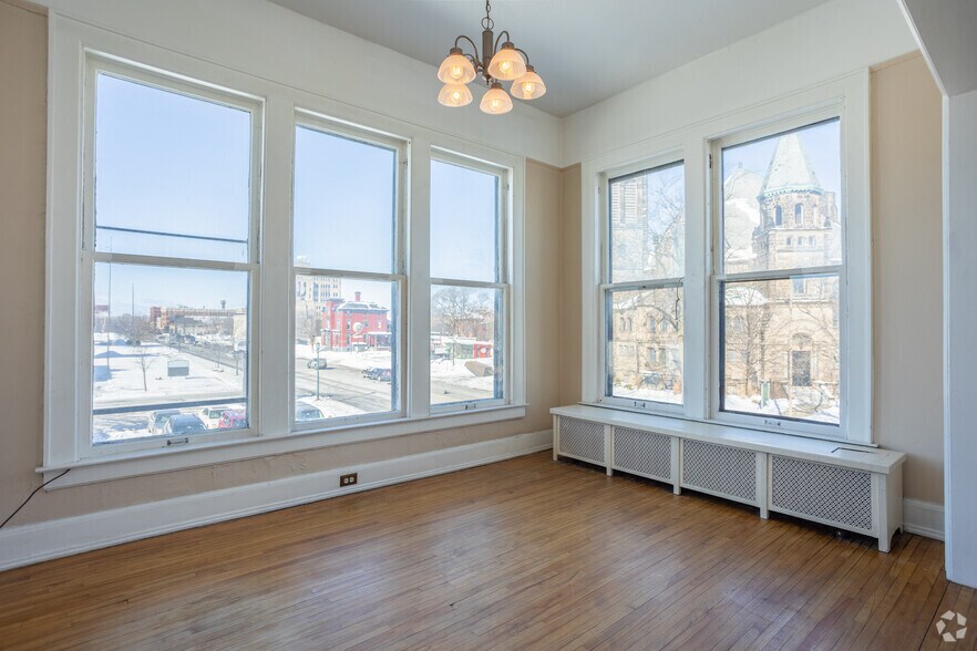 More Photos Of 814 Center Ave, Bay City Apartments For Sale