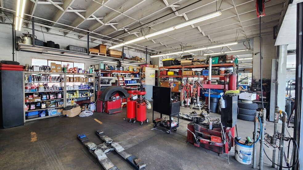 More Photos Of 1221 W Magnolia Blvd, Burbank Auto Repair For Sale