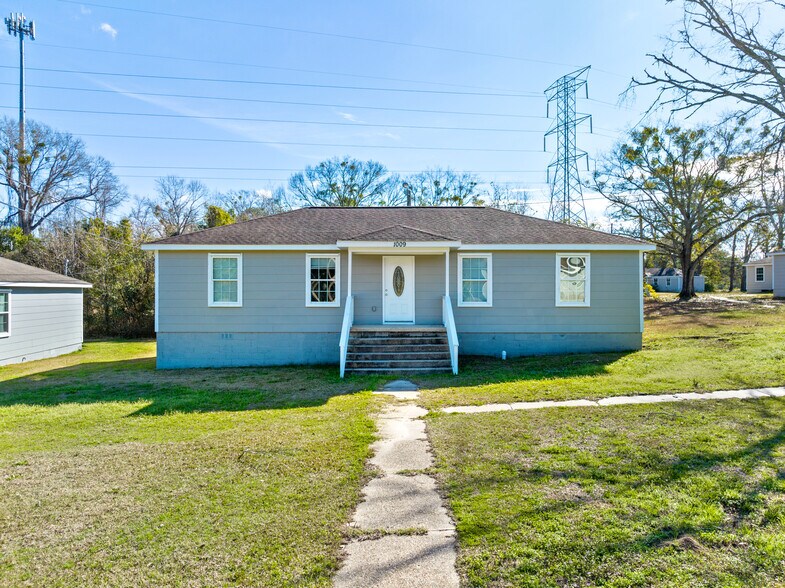 More Photos Of 2100 N Woodlawn Dr, Mobile Apartments For Sale