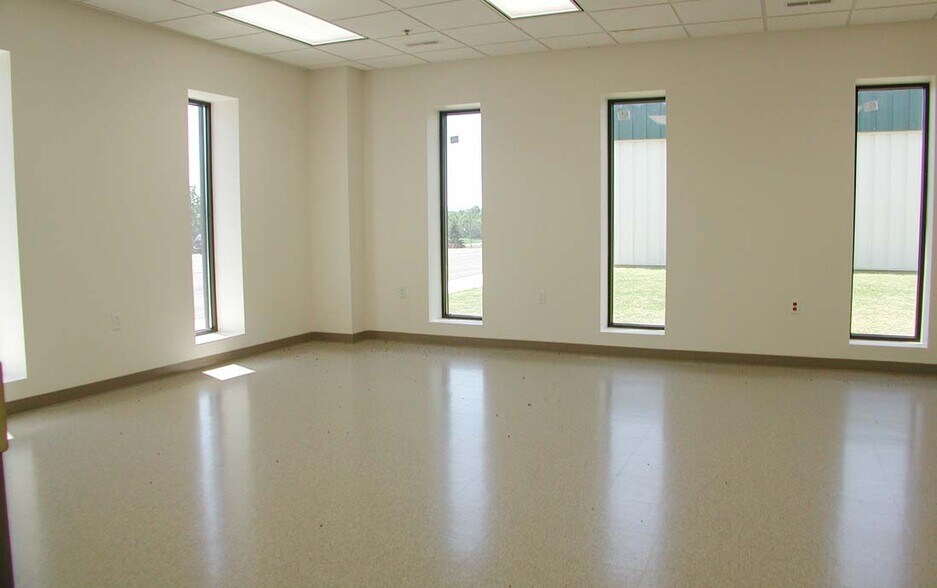 More Photos Of 291 Edray Business Park, Marlinton Warehouse For Lease