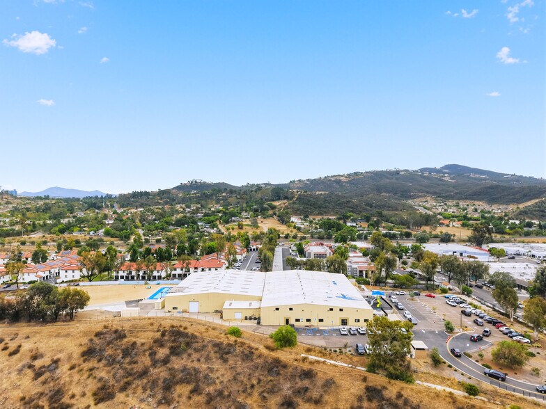 More Photos Of 520 E Carmel St, San Marcos Warehouse For Sale