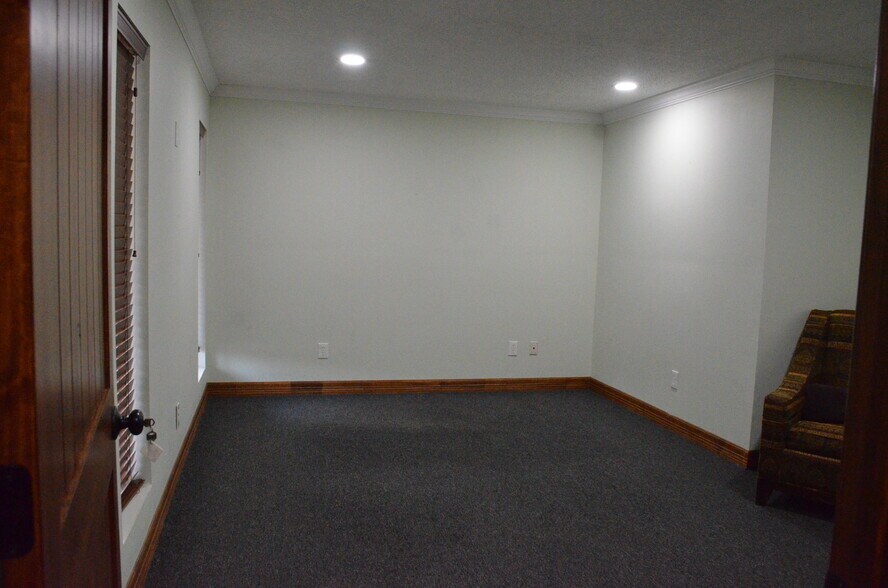 More Photos Of 212 E Houston St, Cleveland Office For Lease