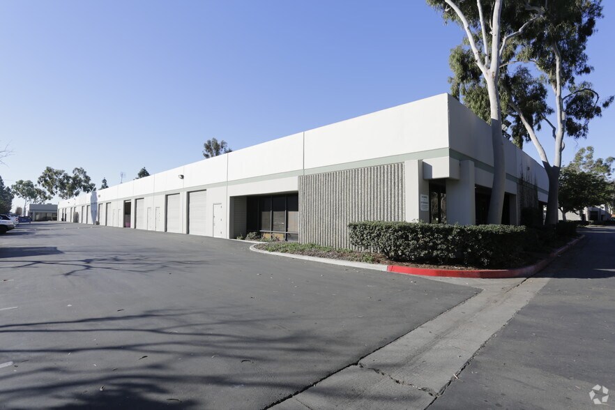 More Photos Of 11562 Knott St, Garden Grove Warehouse For Lease