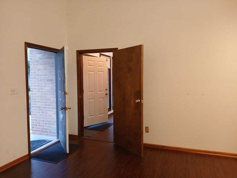 More Photos Of 1001 Eastwind Dr, Westerville Office For Lease