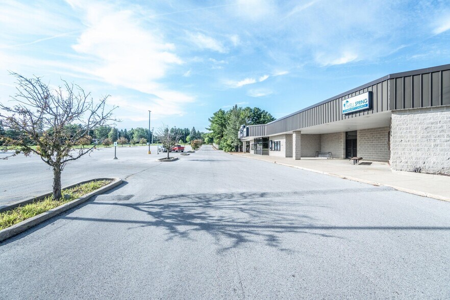 Primary Photo Of 1361 Grand Ave, Hartford Movie Theatre For Sale
