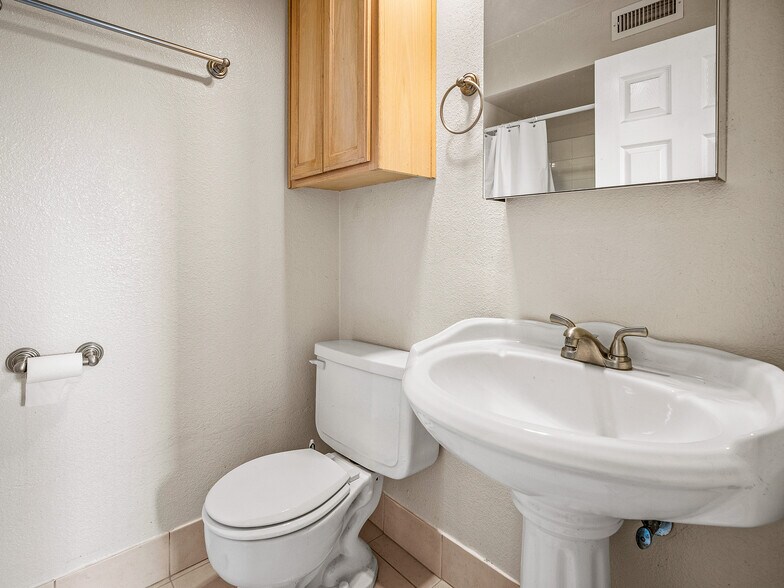 More Photos Of 718 13th St, Sacramento Apartments For Sale