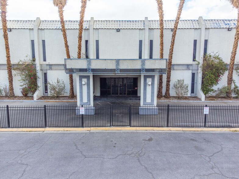More Photos Of 844 E Sahara Ave, Las Vegas Loft Creative Space For Lease