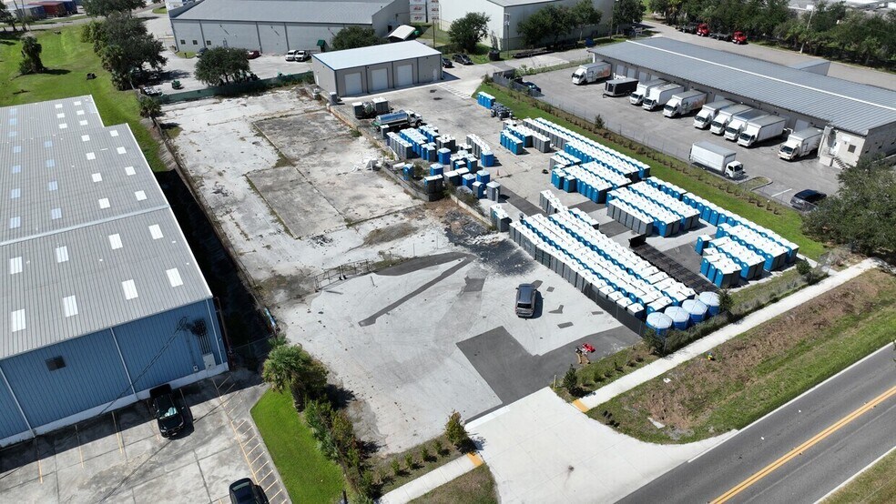 More Photos Of 1922 Tampa East Blvd, Tampa Warehouse For Lease