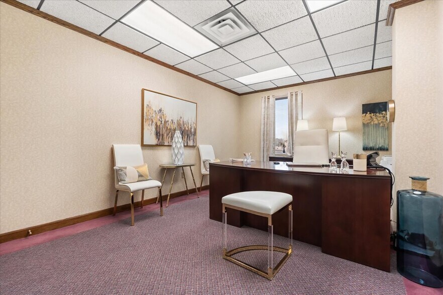More Photos Of 601 Avery St, Parkersburg Office For Sale