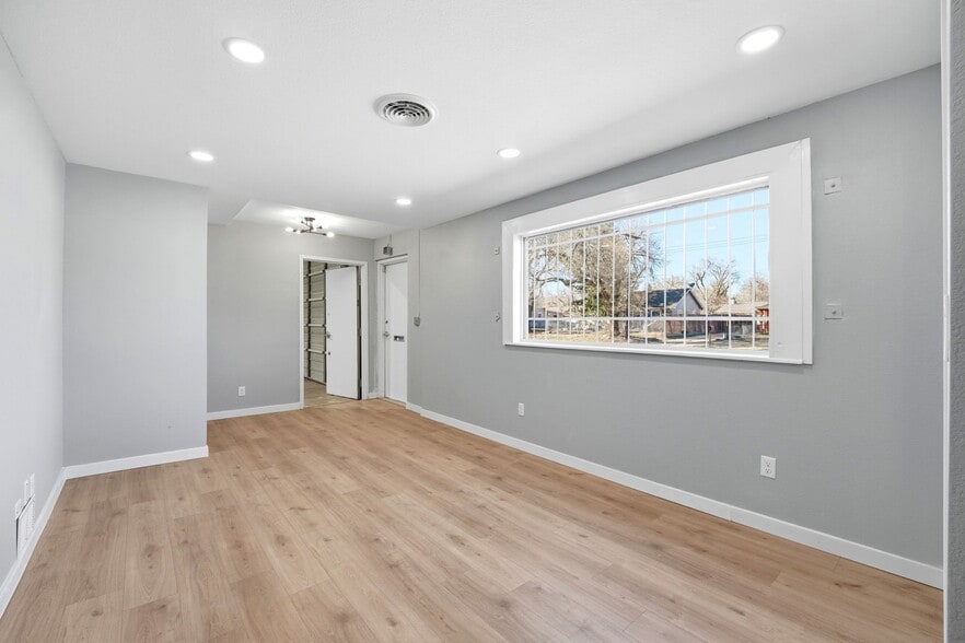 More Photos Of 2513-2515 E Willamette Ave, Colorado Springs Manufacturing For Lease