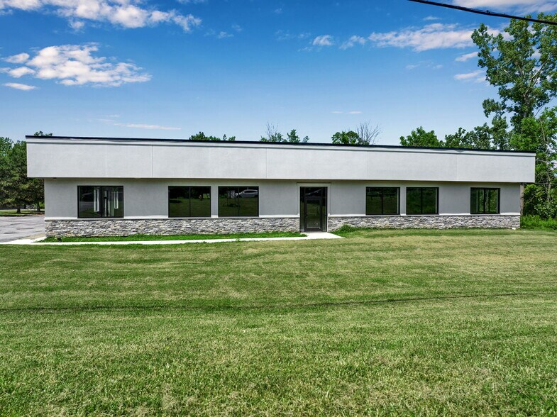 More Photos Of 3310 Southwestern Blvd, Orchard Park Freestanding For Lease