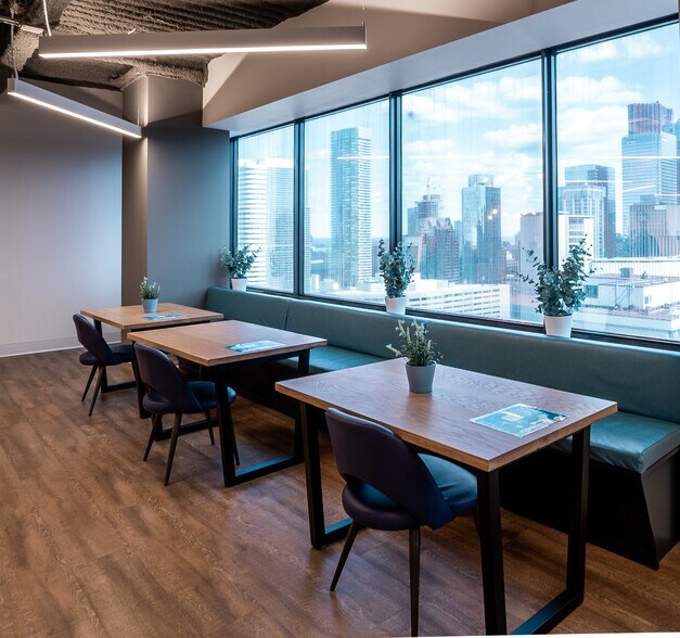 More Photos Of 180 Dundas St W, Toronto Office For Lease