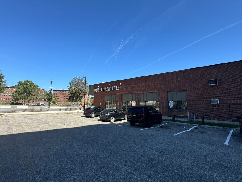 More Photos Of 900 Main St, Westbrook Freestanding For Lease