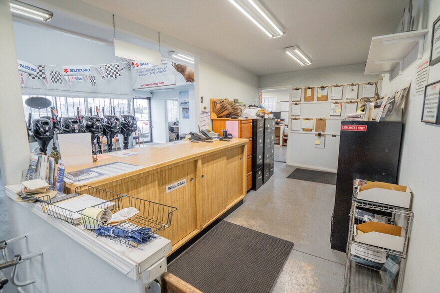 More Photos Of 1700 Or-99 Hwy, Eugene Auto Repair For Sale