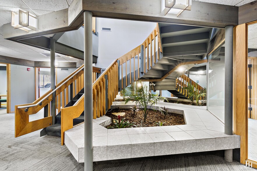 More Photos Of 970 McHenry Ave, Crystal Lake Medical For Sale