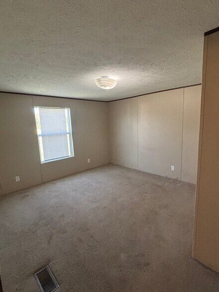 More Photos Of 13 Evergreen Cir, Dunlap Trailer Camper Park For Sale