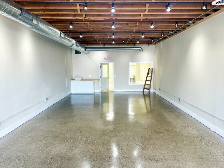 More Photos Of 21151 Mack Ave, Grosse Pointe Woods Storefront For Lease