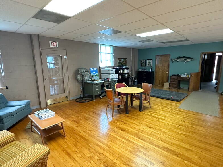 More Photos Of 113 Myrtle St, Thomasville Light Distribution For Sale