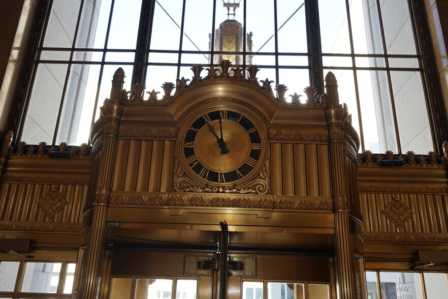 More Photos Of 1 W Wilson St, Madison Office For Sale