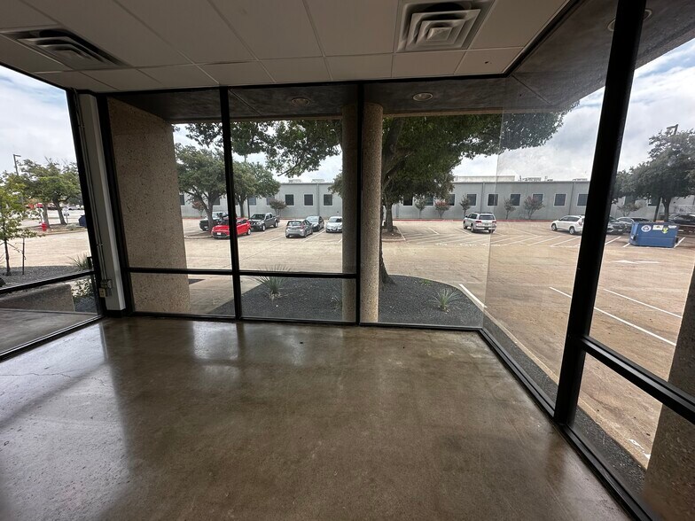 More Photos Of 2214 Braker Ln, Austin Distribution For Lease