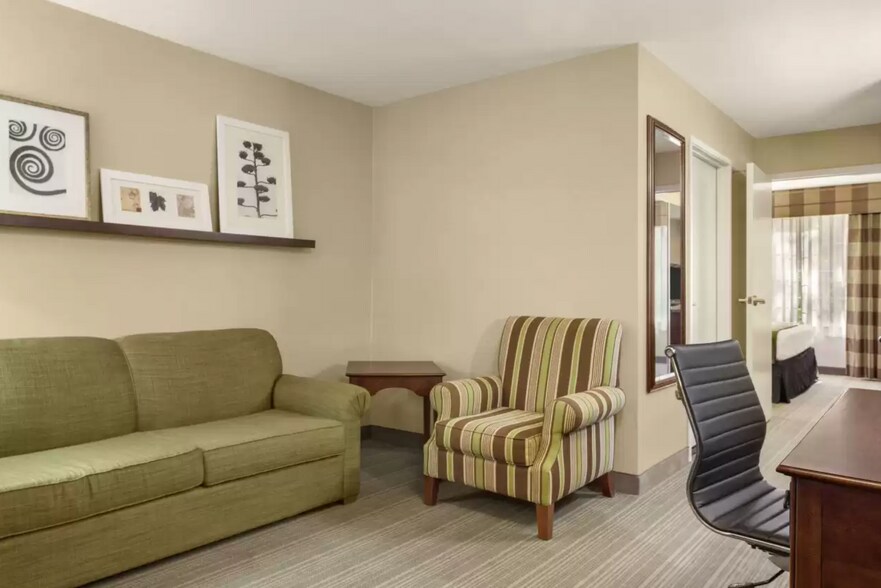 More Photos Of 804 S Leonard Ave, Lima Hotel For Sale