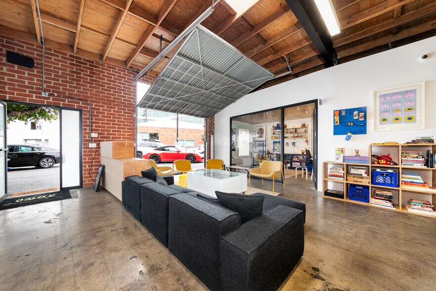 More Photos Of 8924 Lindblade St, Culver City Loft Creative Space For Lease