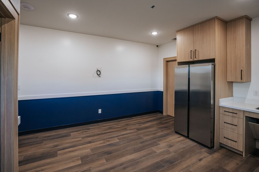 More Photos Of 2603 S Kaufman St, Ennis Industrial For Sale