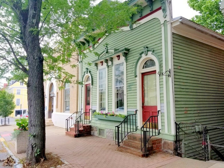 More Photos Of 325 Front St, Belvidere Office For Lease