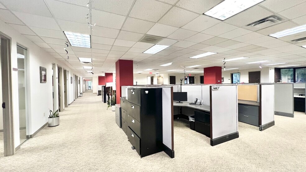 More Photos Of 8800 Roswell Rd, Sandy Springs Office For Sale