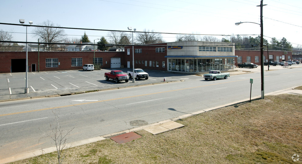 Primary Photo Of 911 S Fayetteville St, Asheboro Auto Repair For Sale