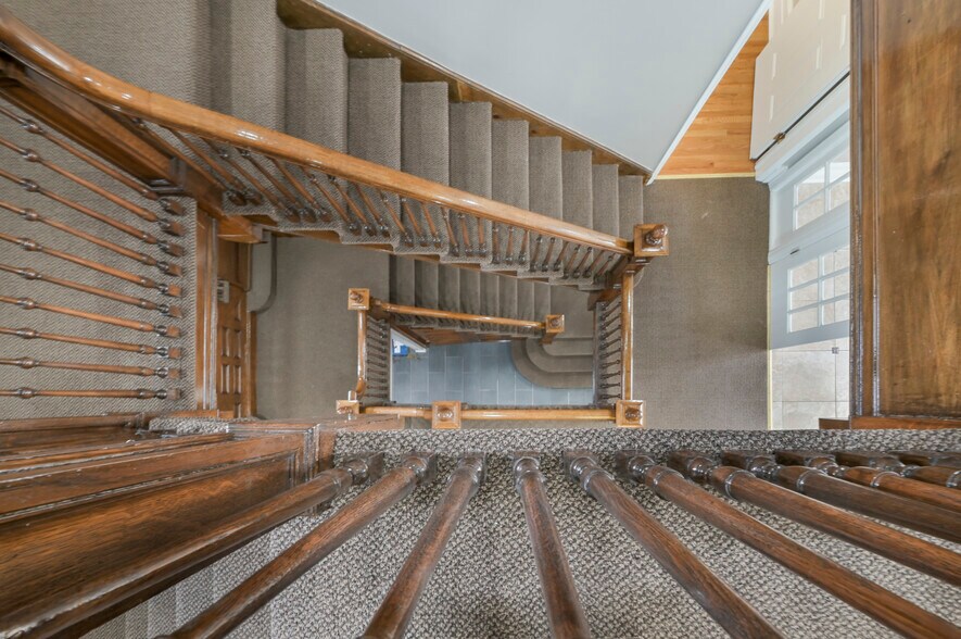 More Photos Of 295 Montgomery St, Bloomfield Office For Lease