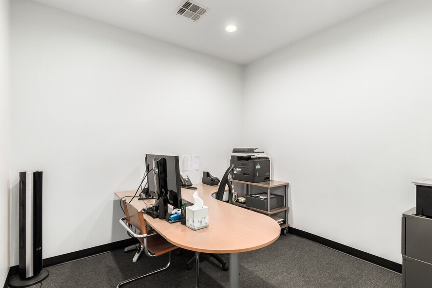 More Photos Of 4120 E Madison St, Phoenix Warehouse For Lease