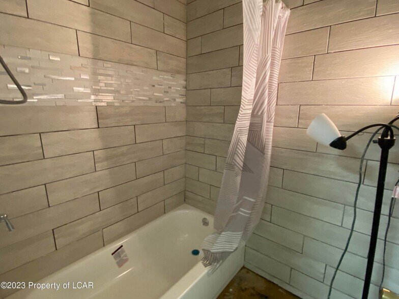 More Photos Of 578 Main St, Sugar Notch Flex For Sale