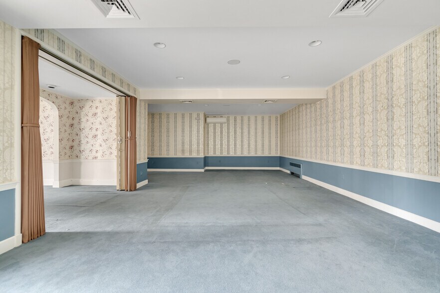 More Photos Of 786 Mount Auburn St, Watertown Funeral Home For Sale