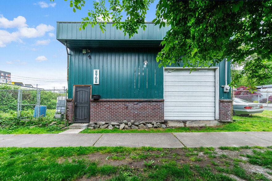 More Photos Of 2705 S Winthrop St, Seattle Service For Sale