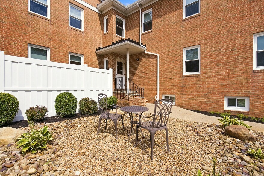 More Photos Of 33610 Solon Rd, Solon Office For Sale