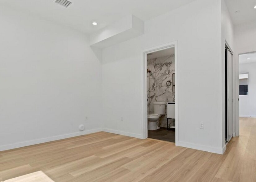 More Photos Of 5526 Blackwelder St, Los Angeles Apartments For Sale