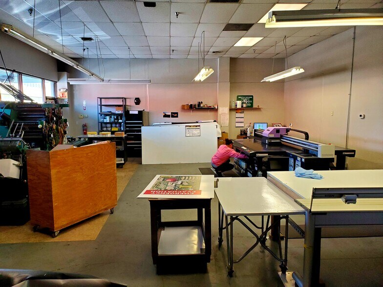 More Photos Of 2908 S Highland Dr, Las Vegas Warehouse For Lease