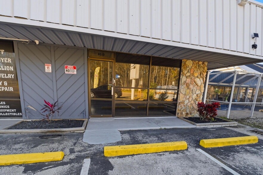 More Photos Of 8510 State Road 52, Hudson Storefront For Sale