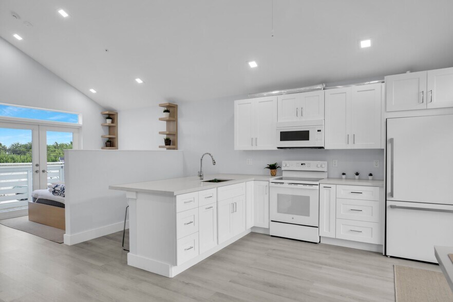 More Photos Of 82705 Overseas Hwy, Islamorada General Retail For Sale