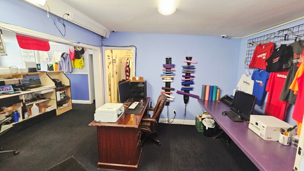 More Photos Of 306-308 Roberts Ln, Bakersfield Storefront Retail Residential For Sale